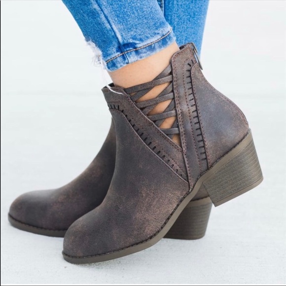 😍restock Brown criss cross v cut booties - Picture 2 of 8